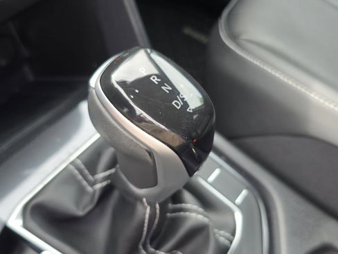 Used 2023 Volkswagen Tiguan SE image 30