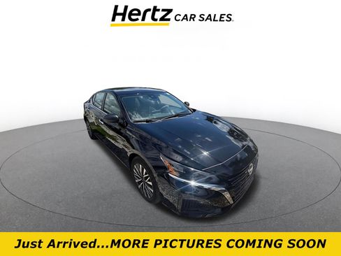 Used 2025 Nissan Altima 2.5 SV image 1