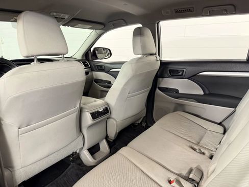 Used 2016 Toyota Highlander LE w/ Protection Package #3 AWD/4WD image 24