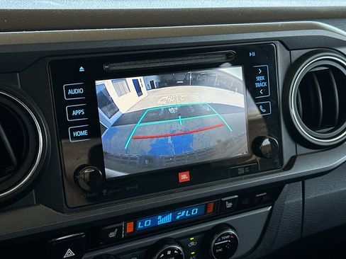 Used 2017 Toyota Tacoma TRD Off-Road image 17