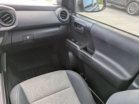 Used 2021 Toyota Tacoma TRD Sport w/ Technology Package RWD image 17