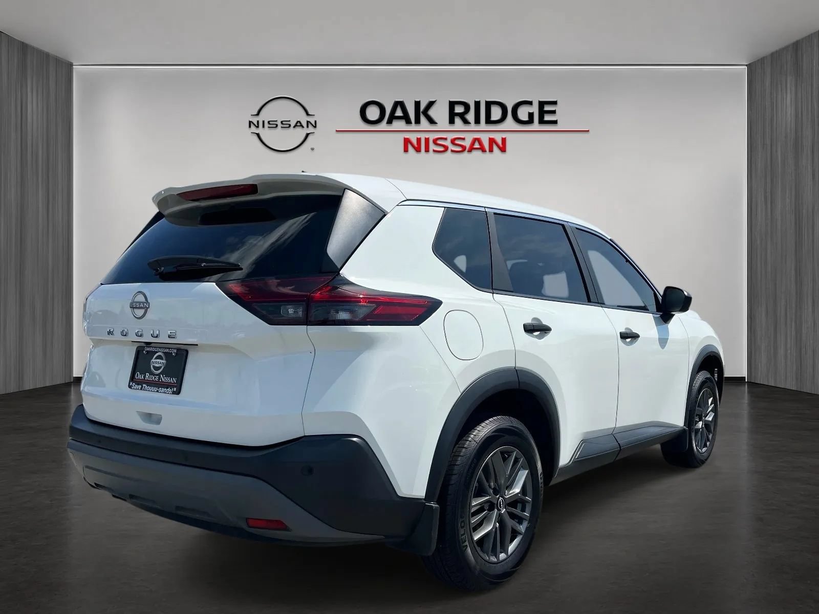 Used 2023 Nissan Rogue S FWD image 3