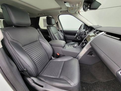 Used 2024 Land Rover Discovery S image 16