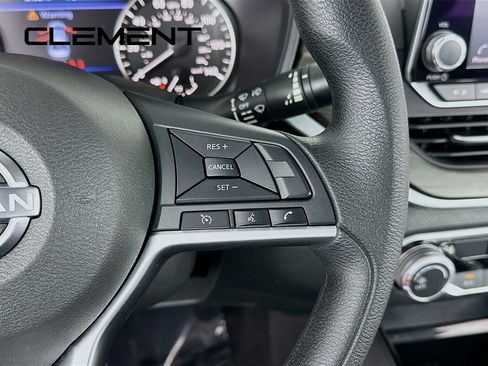 Used 2024 Nissan Altima 2.5 SV FWD image 17
