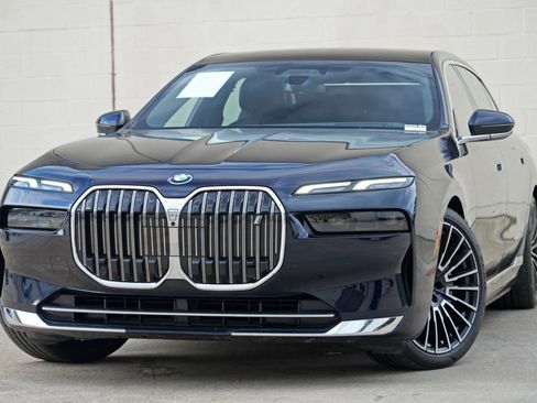 Used 2024 BMW i7 eDrive50 w/ M Sport Package RWD image 3