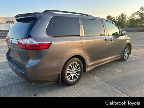Certified 2018 Toyota Sienna XLE w/ XLE Navigation Package FWD image 6