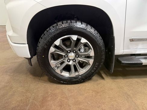 Used 2023 Chevrolet Silverado 1500 High Country w/ Technology Package AWD/4WD image 82