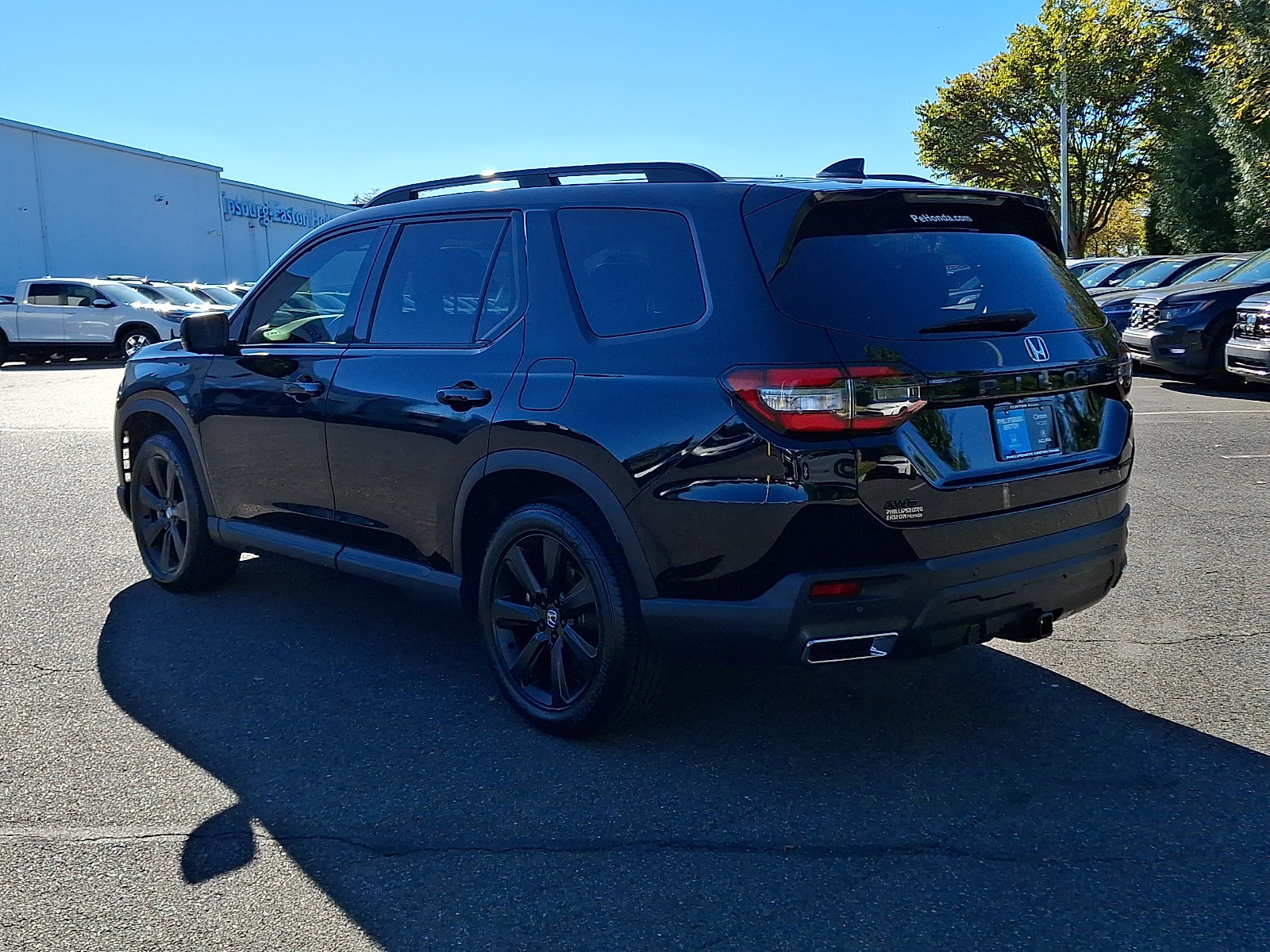 Used 2025 Honda Pilot Black Edition image 4