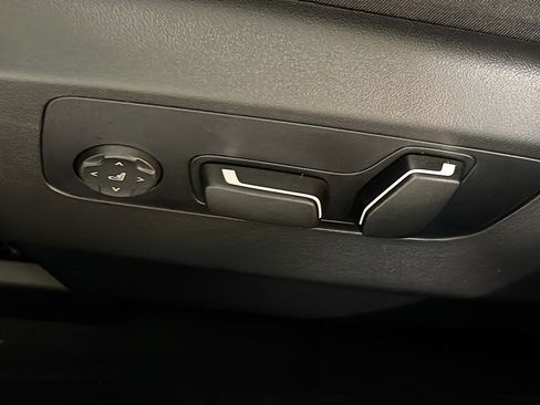 New 2026 BMW 550e xDrive w/ Executive Package image 25