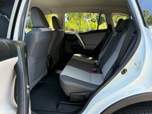 Used 2015 Toyota RAV4 LE image 21