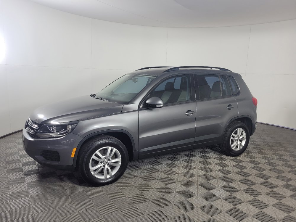 Used 2016 Volkswagen Tiguan S FWD image 2