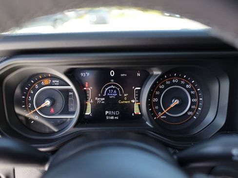 Used 2025 Jeep Wrangler Rubicon w/ Convenience Group AWD/4WD image 16