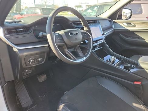 New 2026 Jeep Grand Cherokee Altitude image 16
