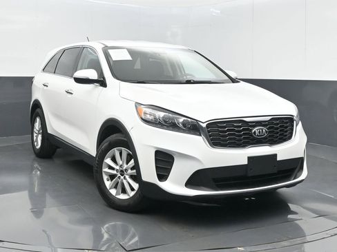 Used 2019 Kia Sorento LX FWD image 2