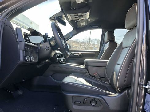 Used 2025 Chevrolet Suburban Premier image 14