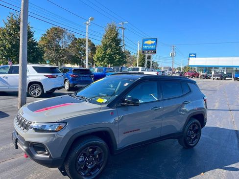 Used 2023 Jeep Compass Trailhawk w/ Trailhawk Convenience Group image 3