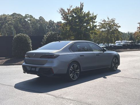 Used 2023 BMW i7 xDrive60 AWD/4WD image 3