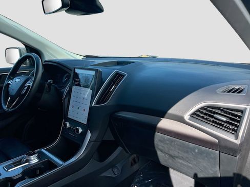 Used 2024 Ford Edge SEL image 35