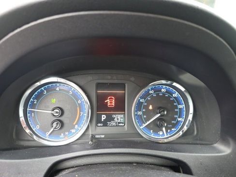 Used 2018 Toyota Corolla LE image 11