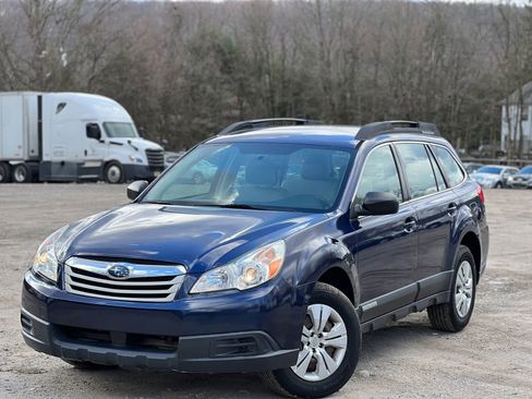 Used 2011 Subaru Outback 2.5i image 2