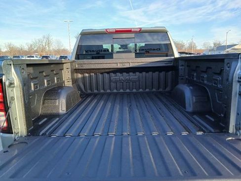 New 2026 GMC Sierra 1500 SLE image 17