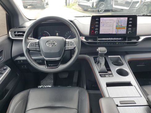 Used 2022 Toyota Sienna XSE image 23