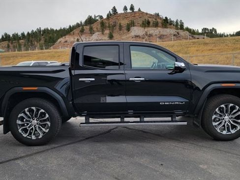 Used 2024 GMC Canyon Denali image 4