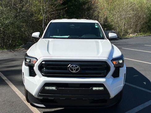New 2025 Toyota Tacoma SR5 AWD/4WD image 8