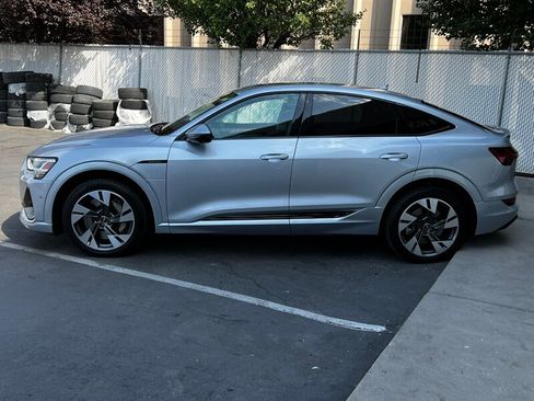Used 2022 Audi e-tron Premium w/ Convenience Plus Package AWD/4WD image 4