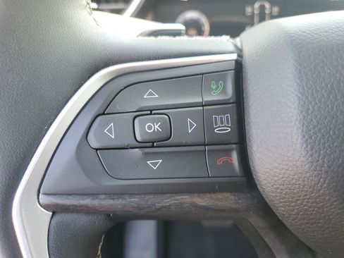 Used 2023 Jeep Grand Cherokee L Limited w/ Luxury Tech Group II RWD image 16