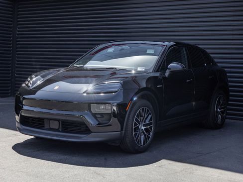 Certified 2025 Porsche Macan 4 Electric AWD/4WD image 1