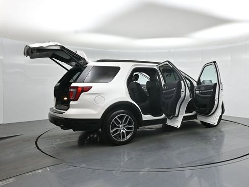 Used 2018 Ford Explorer Sport image 6
