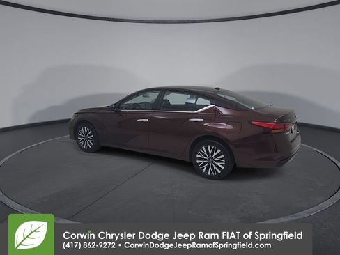 Used 2025 Nissan Altima 2.5 SV AWD/4WD image 10