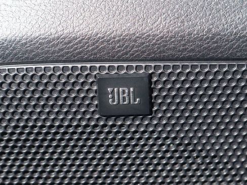 Used 2019 Toyota Tacoma TRD Sport image 16