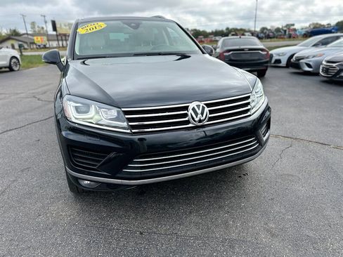 Used 2015 Volkswagen Touareg Sport image 3