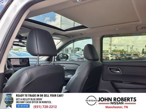 Used 2024 Nissan Rogue Platinum FWD image 10
