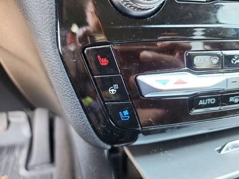 Used 2022 Ford Explorer Limited w/ Equipment Group 301A image 19