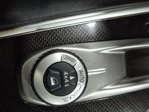 Used 2019 Nissan Pathfinder SL image 28