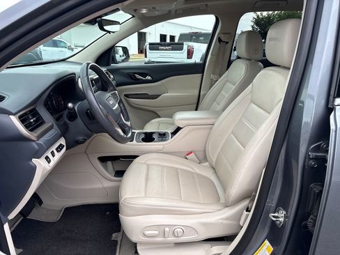 Used 2020 GMC Acadia Denali w/ Technology Package FWD image 17