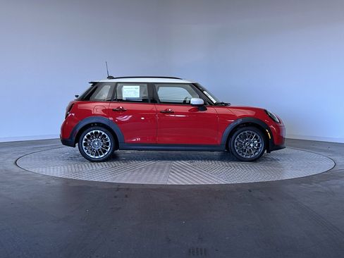 Used 2026 MINI Cooper 4-Door Hardtop FWD image 10