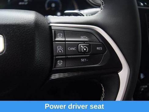 Used 2023 Jeep Grand Cherokee Altitude AWD/4WD image 5