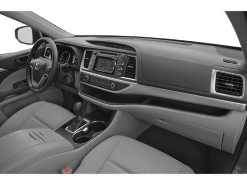 Used 2019 Toyota Highlander LE w/ Carpet Mat Package (TMS) image 15