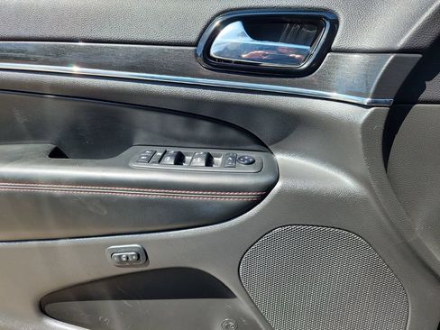 Used 2020 Jeep Grand Cherokee Trailhawk w/ Trailhawk Luxury Group AWD/4WD image 6