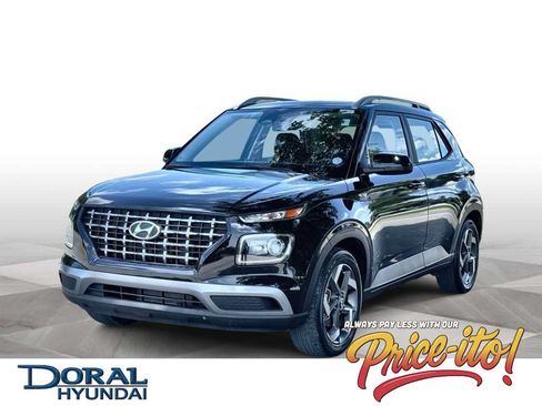 Used 2024 Hyundai Venue SEL FWD image 1