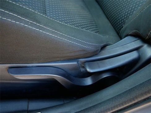 Used 2016 Mitsubishi Outlander SE image 17