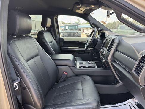 Used 2018 Ford Expedition XLT w/ Equipment Group 202A RWD image 36