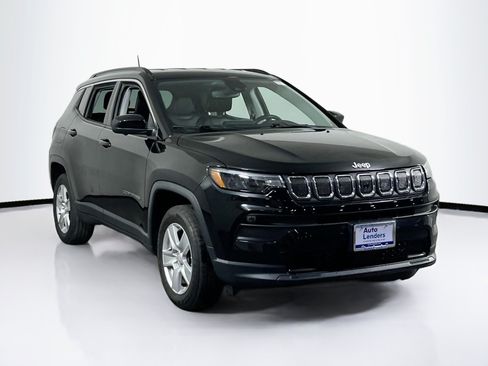 Used 2022 Jeep Compass Latitude w/ Convenience Group AWD/4WD image 3