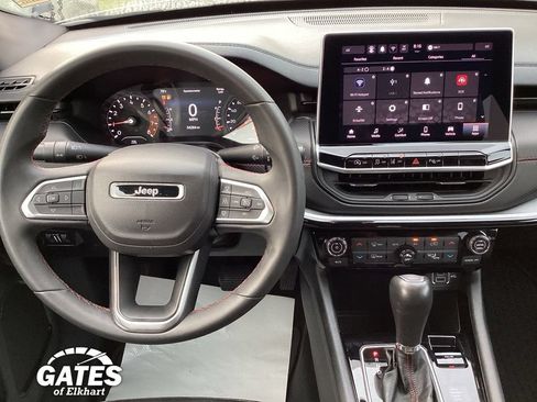 Used 2024 Jeep Compass Trailhawk AWD/4WD image 15