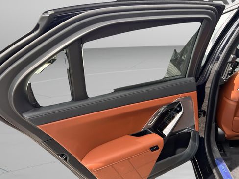 Used 2025 BMW 740i w/ Premium Package image 26