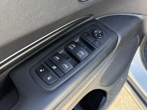 Used 2022 Dodge Durango SXT image 11